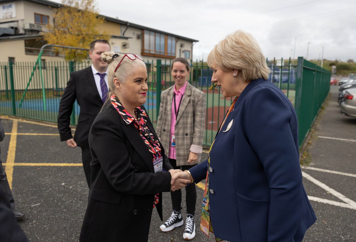 DeptRCDG's tweet photo. Minister @HHumphreysFG announces over €12.5million to support almost 600 Community Centres nationwide during a visit to the Fettercairn Community and Youth Centre in Tallaght.
Read more > https://t.co/RyTAL4eHTz https://t.co/7fKxkUNhwc