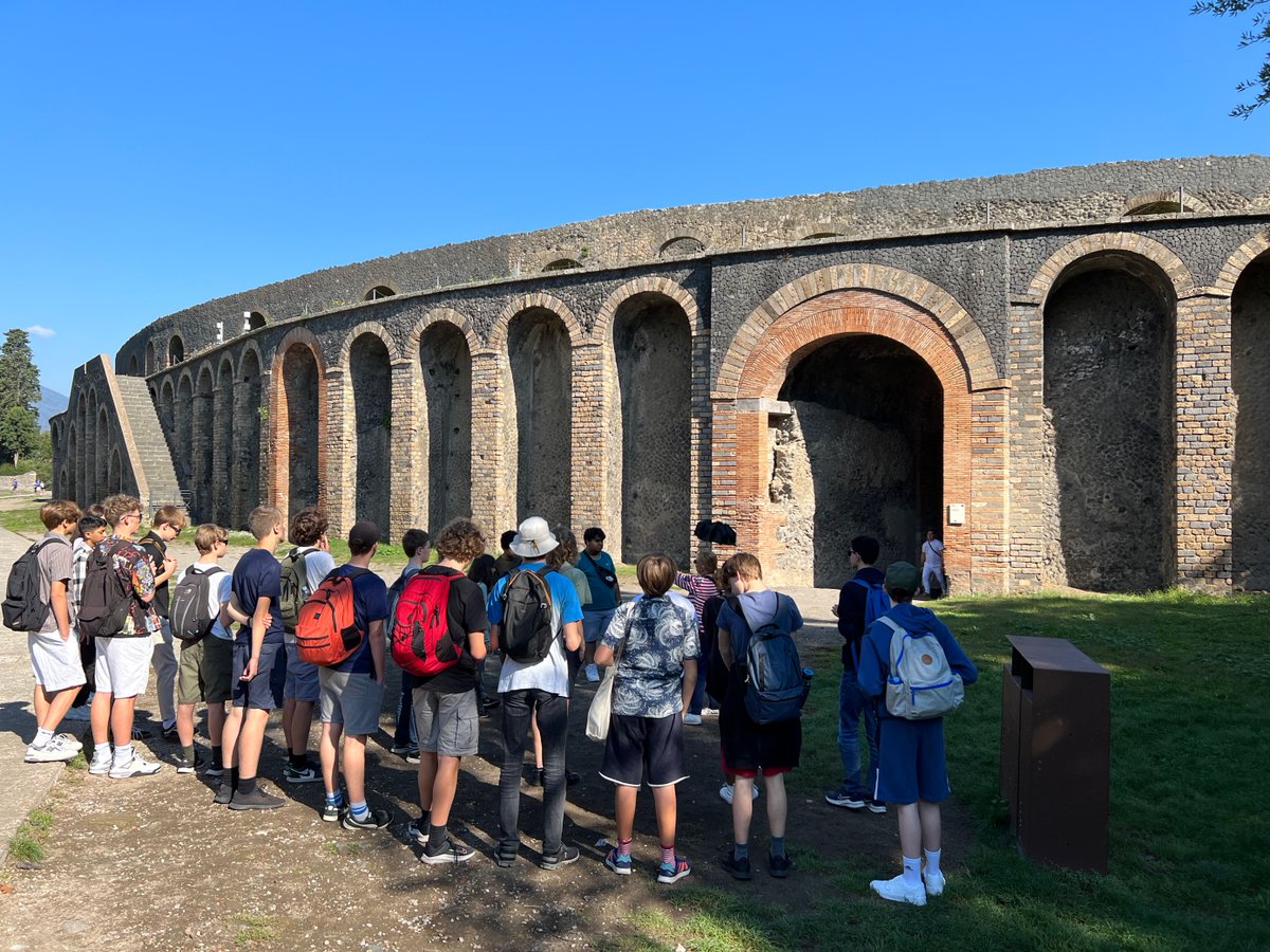 Day 2 starts with a morning tour at Pompeii. The students are discovering the ancient ruins and asking inquisitive questions. #pompeiiruins #archaeology #ancienthistory #ClassicsTwitter #ClassicsforAll @classicsforall