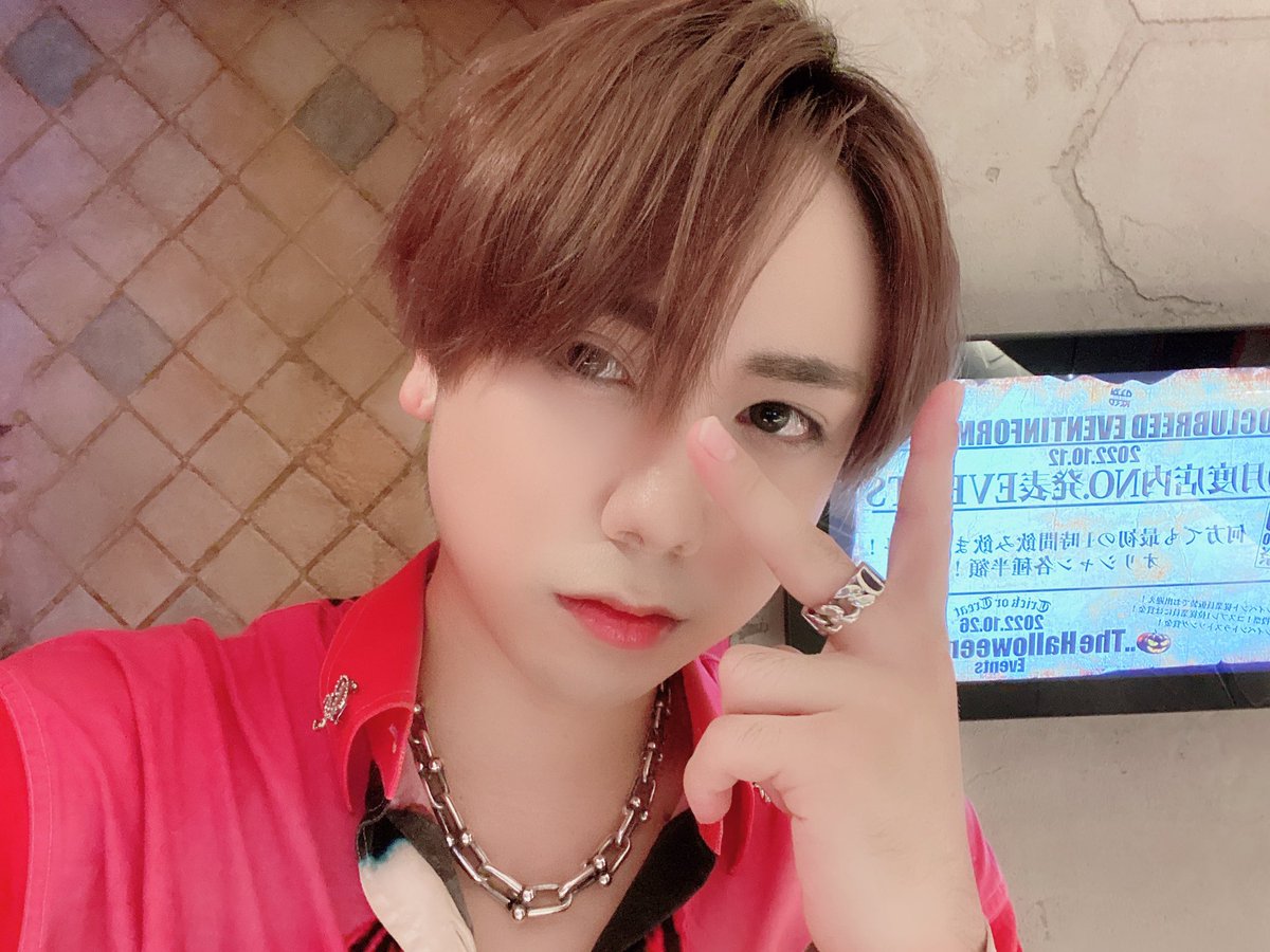 CLUBREED3's tweet photo. 今日はナンバー発表イベント🎤
わっしのマイク聞きに来てや🥺
#BCグループ #中洲 #中洲ホスト #ホスト https://t.co/RFtWtmhrF6