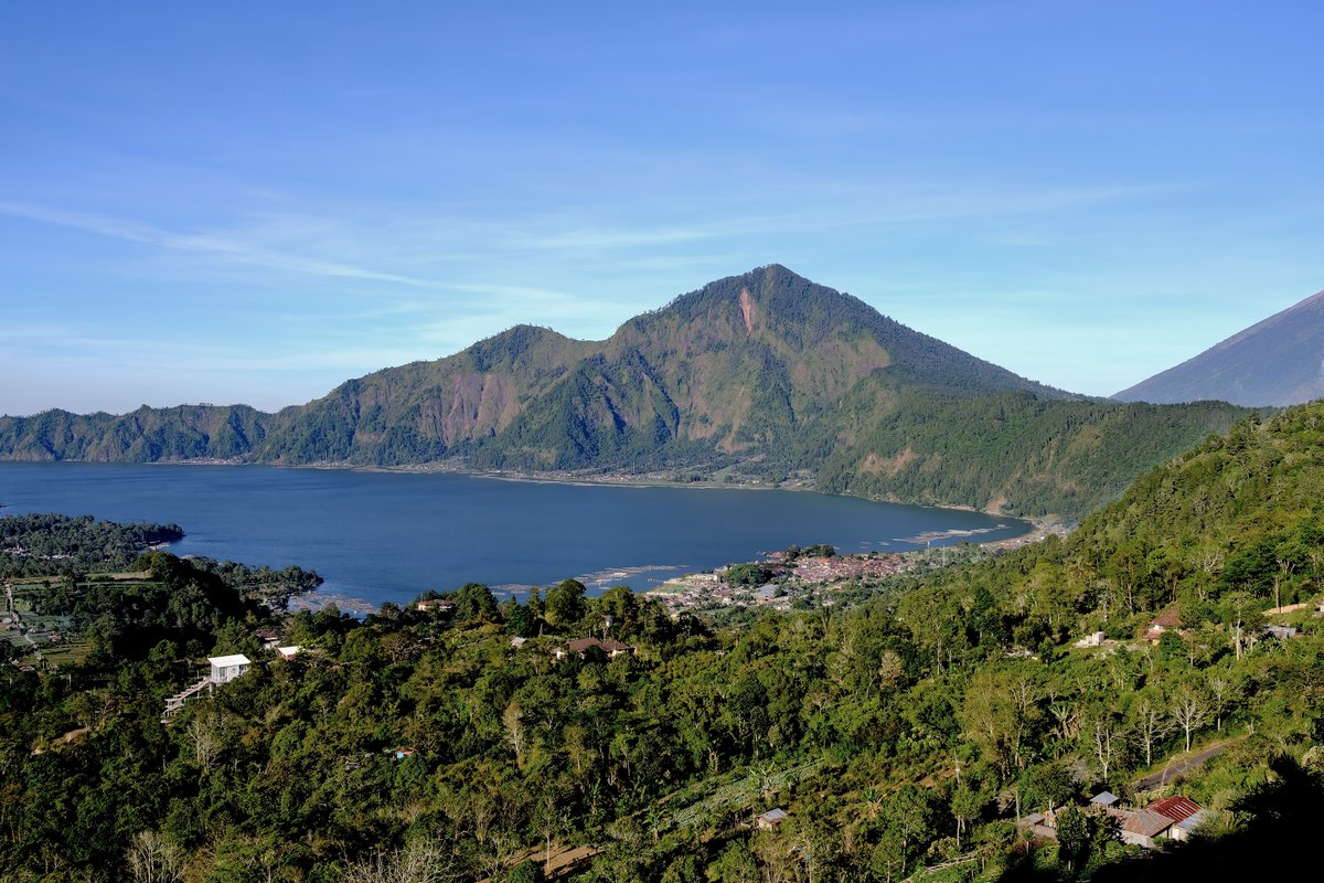 photosbydlee's tweet photo. Mount Abang &amp; Mount Batur, Bali / Fujifilm X-S10 + 23mm f/1.4 R LM WR

#Photography #Travel #Indonesia #Nature #Landscape #Lake https://t.co/eq11uANLOh