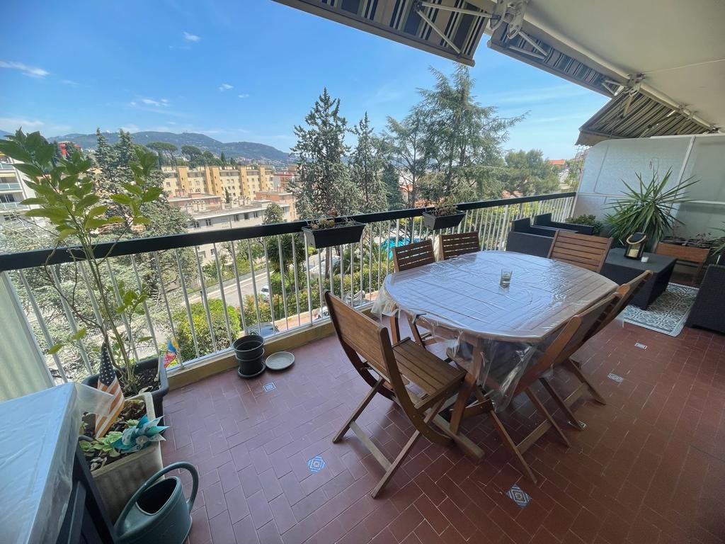 EasyImmoNice's tweet photo. BAISSE DE PRIX / EXCLUSIVITÉ : Nice - Cessole, 4P, 104 m², résidence avec gardien et piscine, calme absolu, grande terrasse, exposé Sud-Est, 499 000 €.
Classe énergie : D.
Plus d’informations au 04 93 80 40 80.
#easyimmobilier #nice06 #cessole #immobilier #vente https://t.co/ISVHLtJJIP