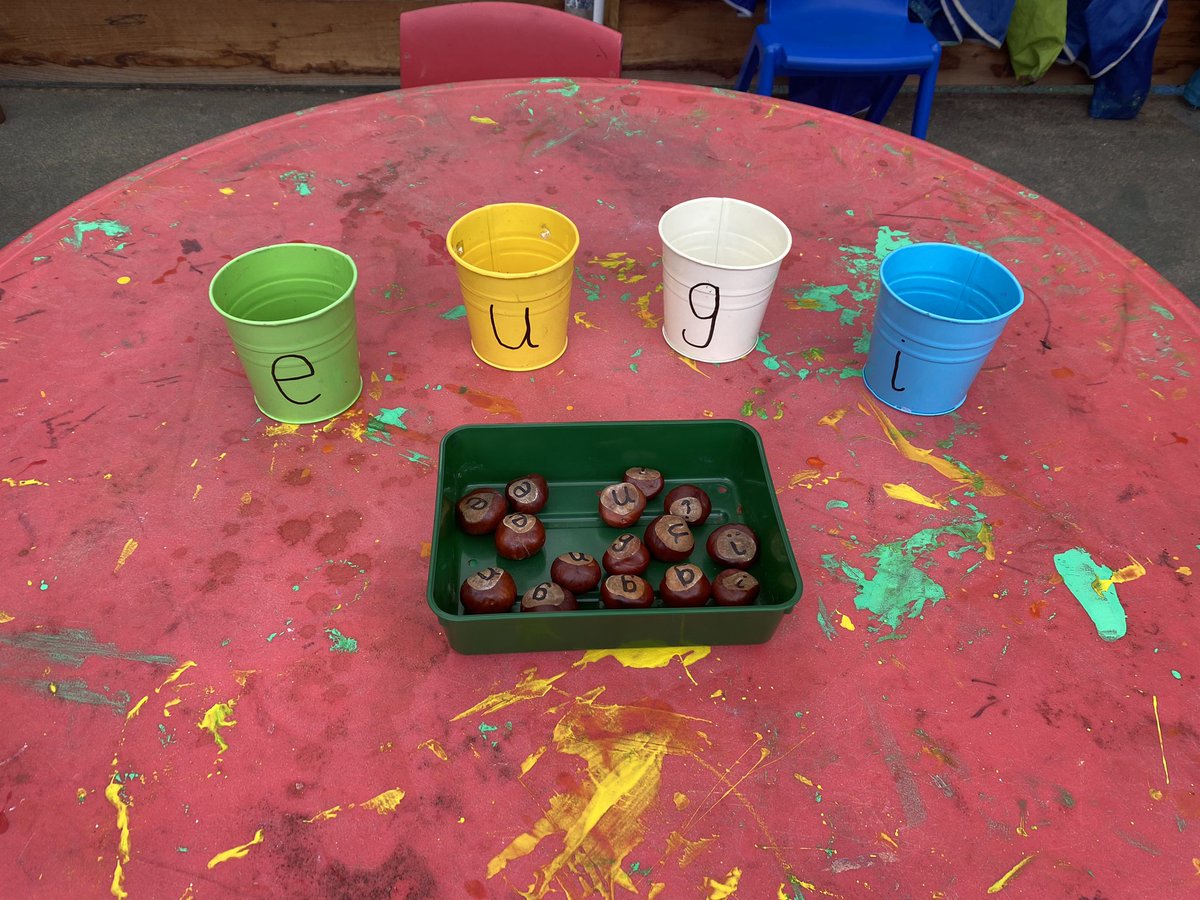 ElleRowe9's tweet photo. Simple phonics activity I set up during outdoor continuous provision. Children loved finding the right conkers! #eytagteam #earlyed https://t.co/mpmyjIMKHb