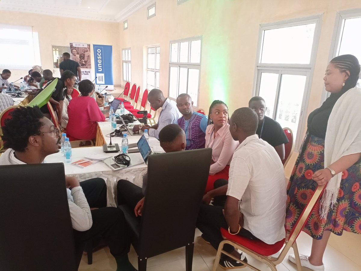 MINAC237's tweet image. Le travail en groupe des participants de la 6eme forum des jeunes professionnels en patrimoine mondial. Il est question de monter des projets qui répondront à des problèmes que font fasse notre patrimoine et suggérer des solutions.
#UnescoYaounde
#unesco
#TheNext50