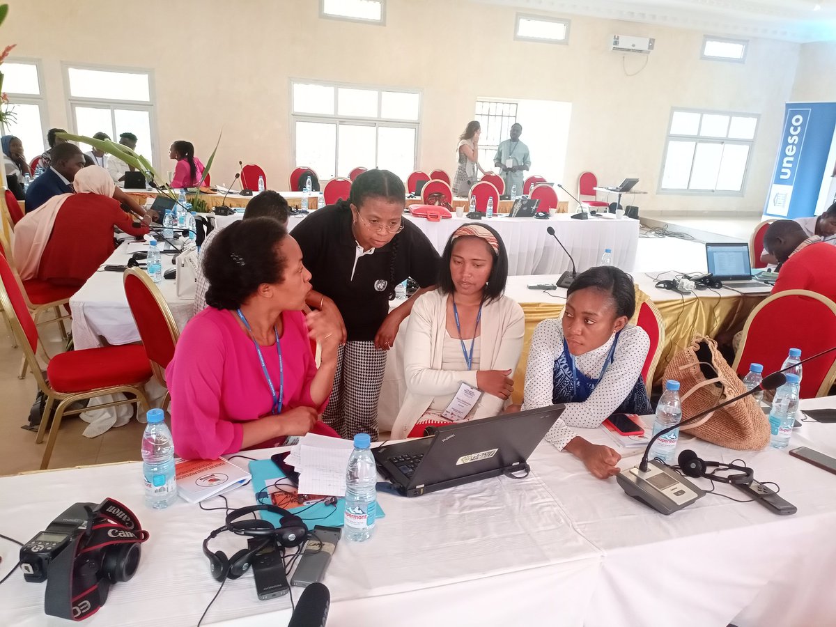 MINAC237's tweet image. Le travail en groupe des participants de la 6eme forum des jeunes professionnels en patrimoine mondial. Il est question de monter des projets qui répondront à des problèmes que font fasse notre patrimoine et suggérer des solutions.
#UnescoYaounde
#unesco
#TheNext50