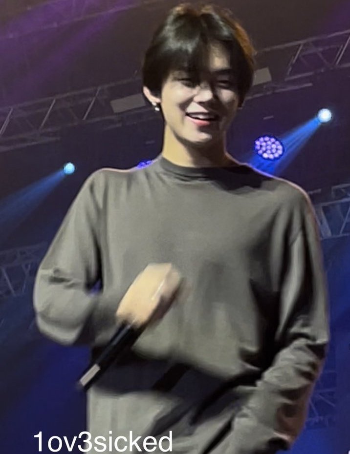 hourlyjunie's tweet photo. you ever see a man so beautiful you starte crying https://t.co/3tAf3nqpDa