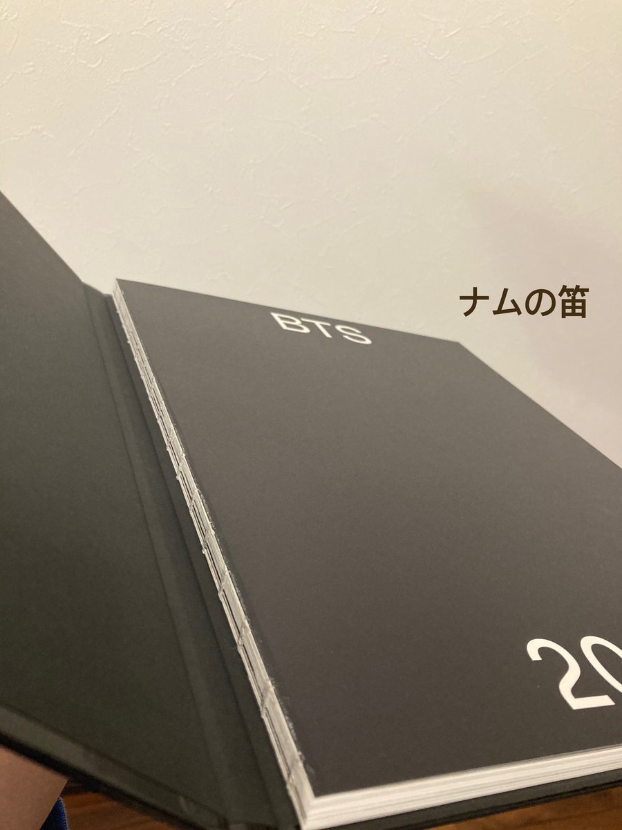 army33133723's tweet photo. コレはデフォルトかな...?🤔🤔
背の部分って外れてるのが正解?笑笑
まぁどっちでもいいんだけども✌︎
#MERCHBOX
#MERCHBOX8 https://t.co/e2AIypFYxz