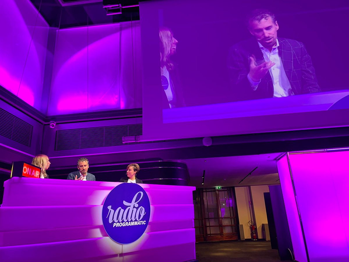 s_piumarta's tweet photo. “Per la gestione di situazioni di crisi non lasciarsi prendere dal panico ma agire con calma e chiedere scusa”

@silvioderossi sul palco di @Engage_Magazine

#EngageConference #12ottobre https://t.co/2ddMhn4oMJ