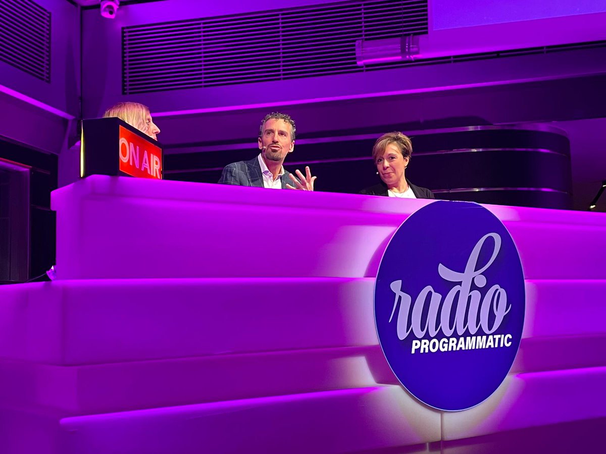 s_piumarta's tweet photo. “Non esiste una regola aurea per creare contenuti ma seguire l'evoluzione dei social perché ciò che era valido ieri potrebbe non essere più valido oggi”

@silvioderossi sul palco di  @Engage_Magazine

#EngageConference #12ottobre https://t.co/L3pAoP5a9V