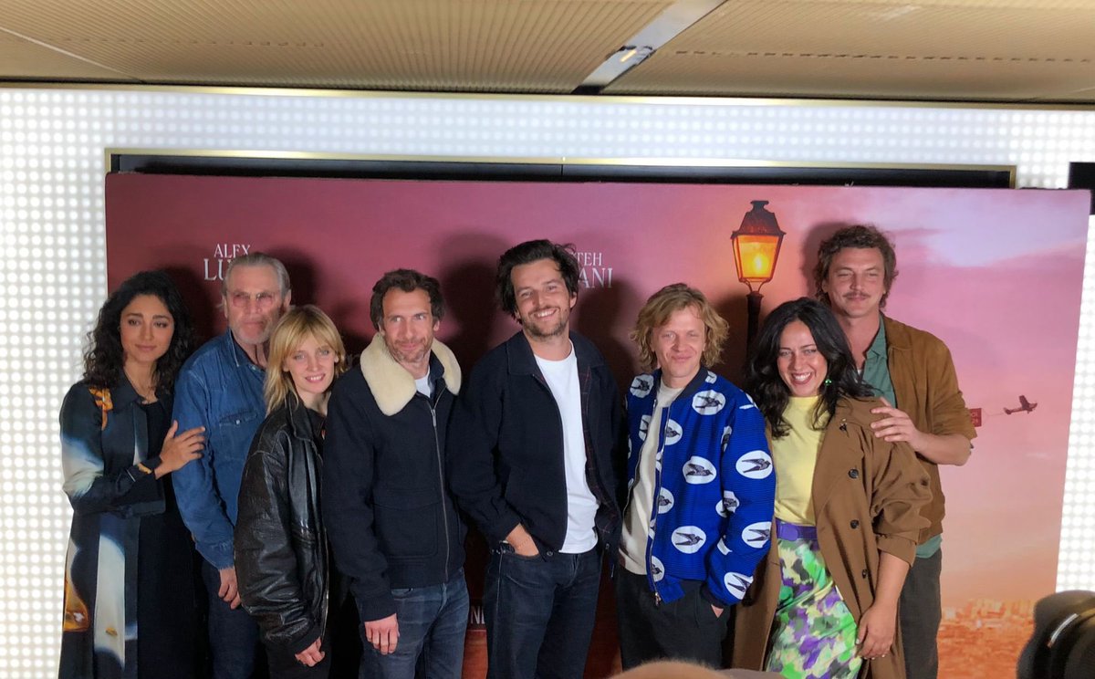 FilmsAlba's tweet photo. Retour sur l’avant-première pleine de romance et d’émotion du film #UneComédieRomantique au Pathé Wepler. Toute l’équipe du film était au rendez-vous pour une présentation dans une magnifique salle comble. Rendez-vous le 16 novembre pour découvrir le film au cinéma. https://t.co/PFfwCxUhiU