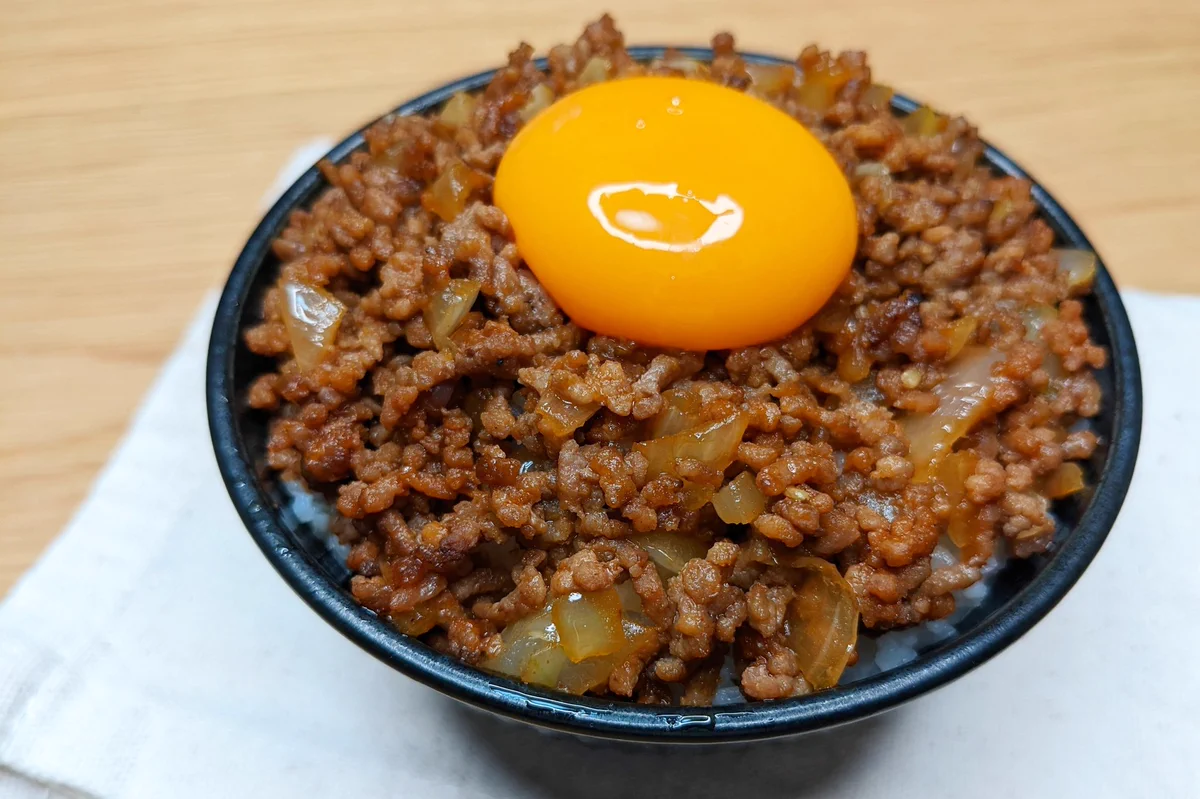 美味しくないわけがない♪がっつり食べたいTHE男飯『甘辛ひき肉丼』レシピ！