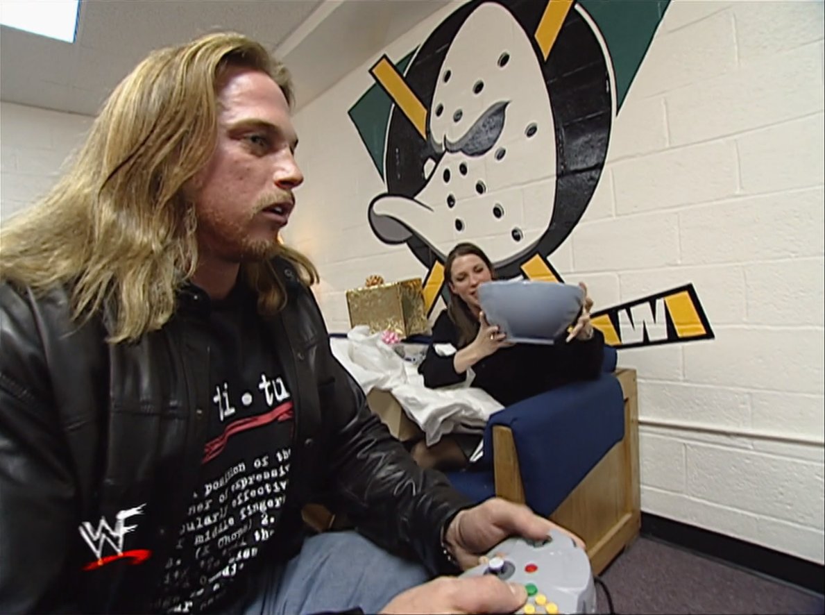 daveusesthis's tweet photo. When you're trying to level up and she keeps talking about some gahtdang bowl #WWF99 https://t.co/2yksPm7VSL