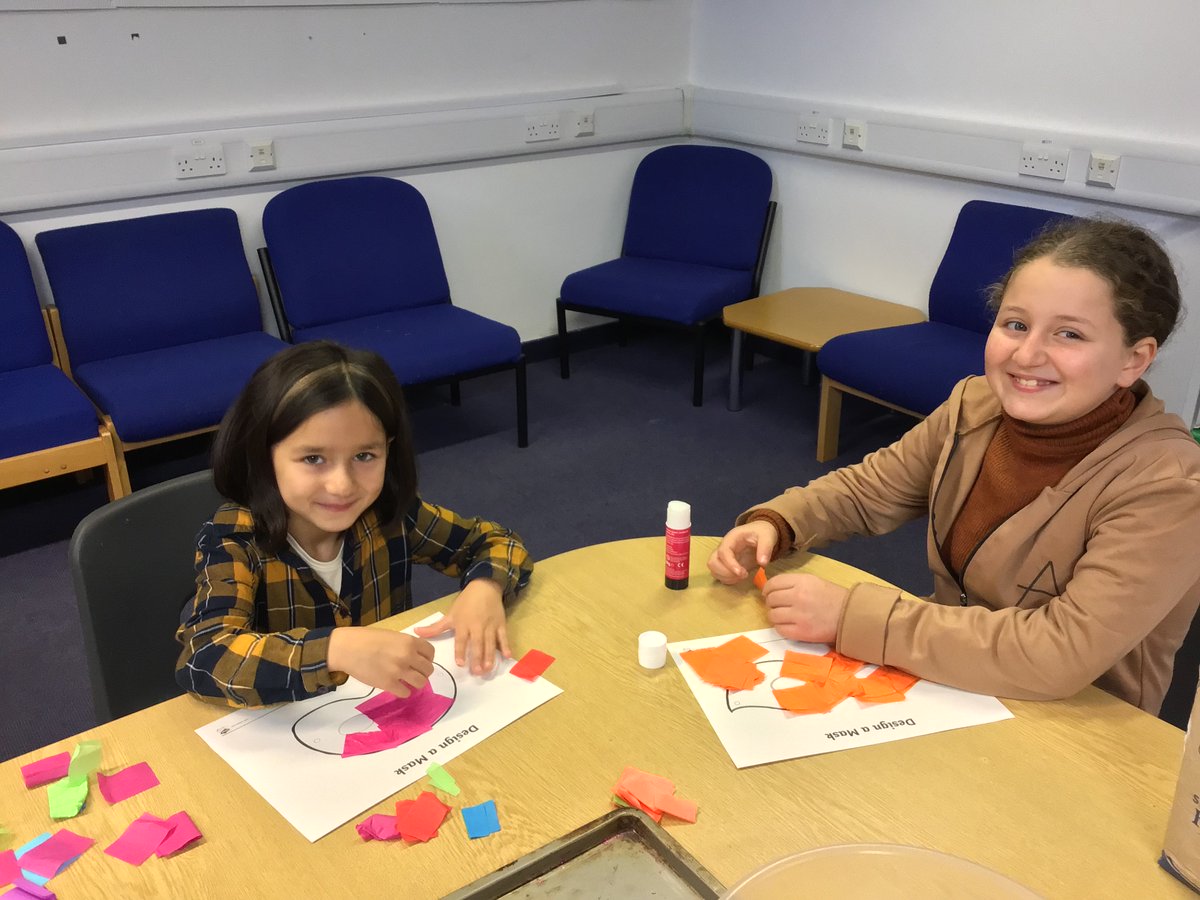 MiniExplorersPD's tweet photo. A busy morning in our community room #EAL πΊπ¦πΉπ·π΅π#topicinspired we made lots of tasty treats ππ#WeCanCook #AutumnBakes π§π§‘We followed recipes and measured our ingredients π©βπ³#EnterprisingCreative @PDCSPrimary https://t.co/g2Jgxr8U8A