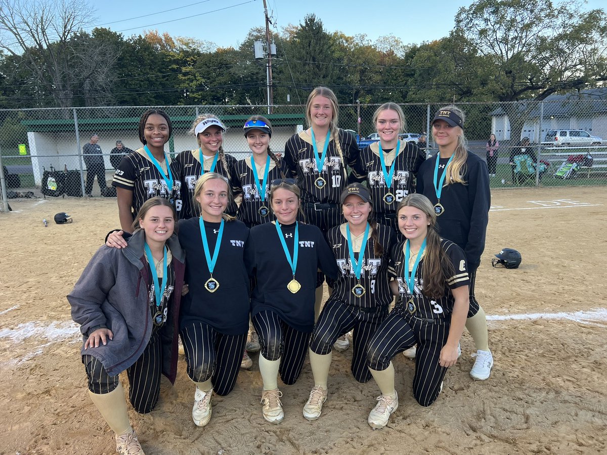 Hot bat this weekend!  I had 3 bombs in 4 games to help my team win the Sellersville Belle’s Annual Fall Showcase!  Next stop TNT Last Look Fall Showcase!  It was great to be back with my girls!   Go TNT!  #Stagsup <a href="/StagsSoftball/">Fairfield Softball</a> <a href="/julieannsb/">Julie Brzezinski</a> <a href="/_alessandra_011/">Alessandra Ponce</a> <a href="/Tnt18u/">TNT Delaware 18U Gold</a> <a href="/peak302/">Peak Performance Athletics</a>