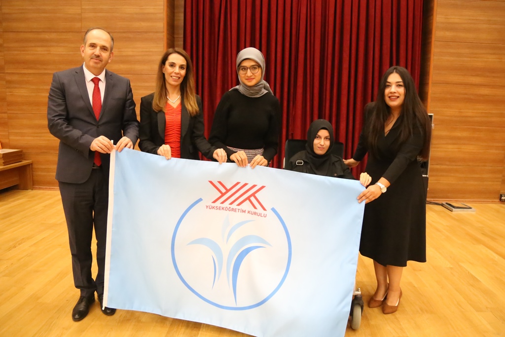 aksarayedutr's tweet photo. Bizimkisi Bir Aşk Hikyesi

Rektör @ProfYusufSahin,  ASÜ'nün engellilere yönelik yaptığı çalışmalarla Türkiye’deki yükseköğretim kurumları arasında birinci olduğunu, aşkla çalışarak pek çok ödül aldığını ancak daha yapılacak çok işin olduğunu söyledi.

🔗https://t.co/Mj1DA8tl5A https://t.co/FofIWPsJfT
