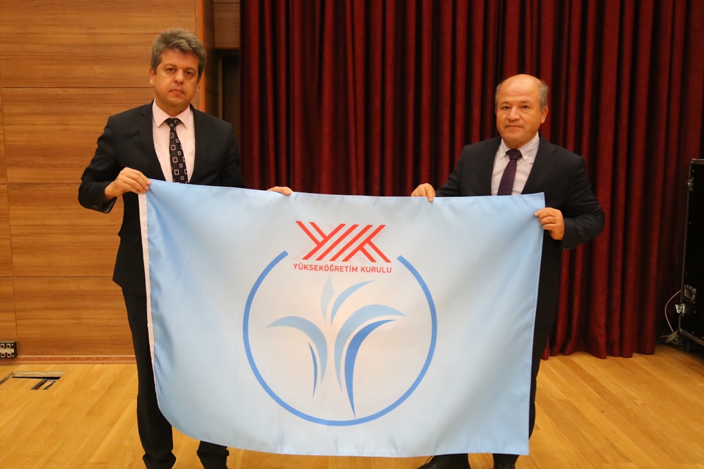 aksarayedutr's tweet photo. Bizimkisi Bir Aşk Hikyesi

Rektör @ProfYusufSahin,  ASÜ'nün engellilere yönelik yaptığı çalışmalarla Türkiye’deki yükseköğretim kurumları arasında birinci olduğunu, aşkla çalışarak pek çok ödül aldığını ancak daha yapılacak çok işin olduğunu söyledi.

🔗https://t.co/Mj1DA8tl5A https://t.co/FofIWPsJfT