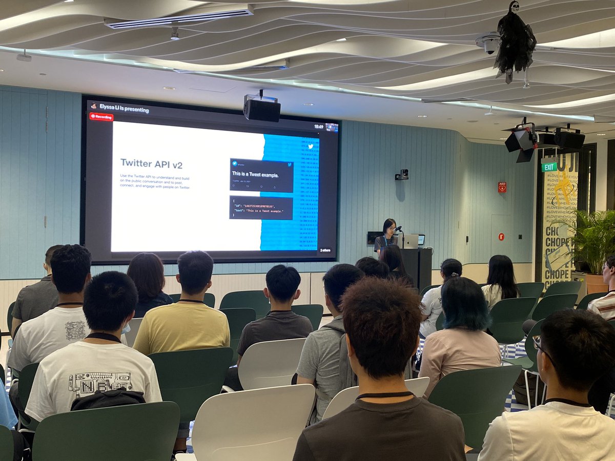VaibhaviDesai's tweet photo. Twitter API v2 meet-up with @_mei_li_ &amp; @elyssa_li at @TwitterSG - it was fun meeting and interacting with the academic research community in Singapore :)
@TwitterDev @TwitterEng #BuildWhatsNext https://t.co/fdmb3Yx4tf