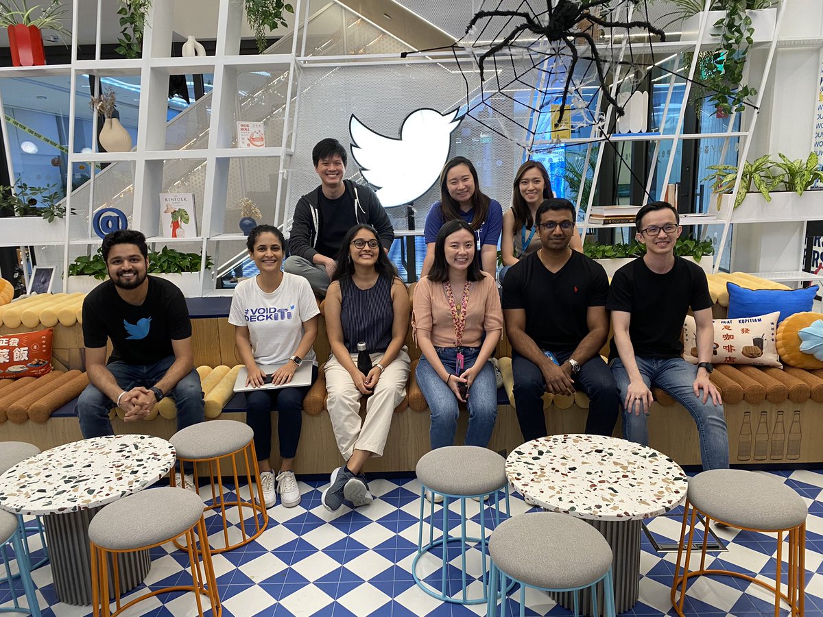 VaibhaviDesai's tweet photo. Twitter API v2 meet-up with @_mei_li_ &amp; @elyssa_li at @TwitterSG - it was fun meeting and interacting with the academic research community in Singapore :)
@TwitterDev @TwitterEng #BuildWhatsNext https://t.co/fdmb3Yx4tf