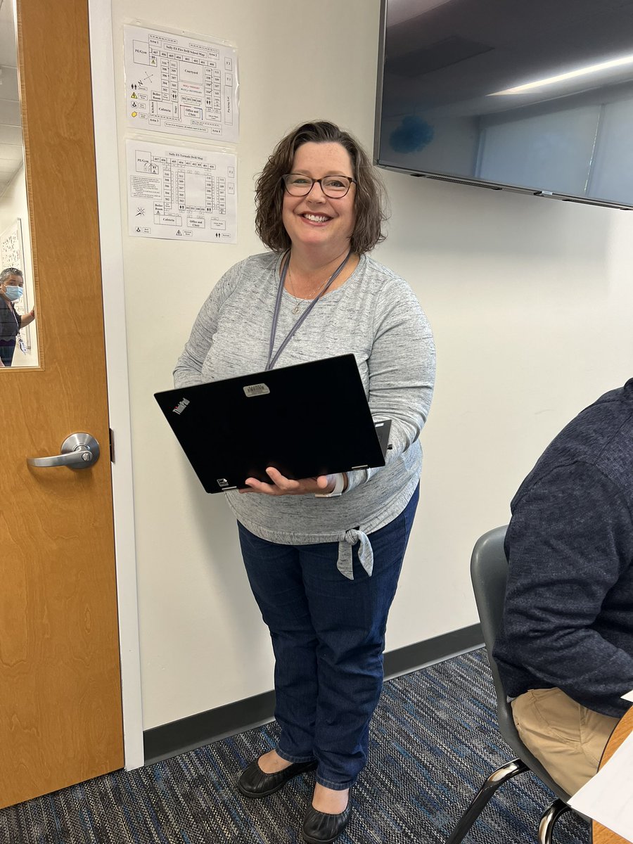 BelindaMCermola's tweet photo. Yesterday at @SullyES_LCPS we had a fantastic #LCPSFashionistaTuesday with Ms. Michelle Saville, Ms. Leah Horton and moi. Itβs always a great Tuesday at @LCPSOfficial ππΌ https://t.co/wwPgekYPzM