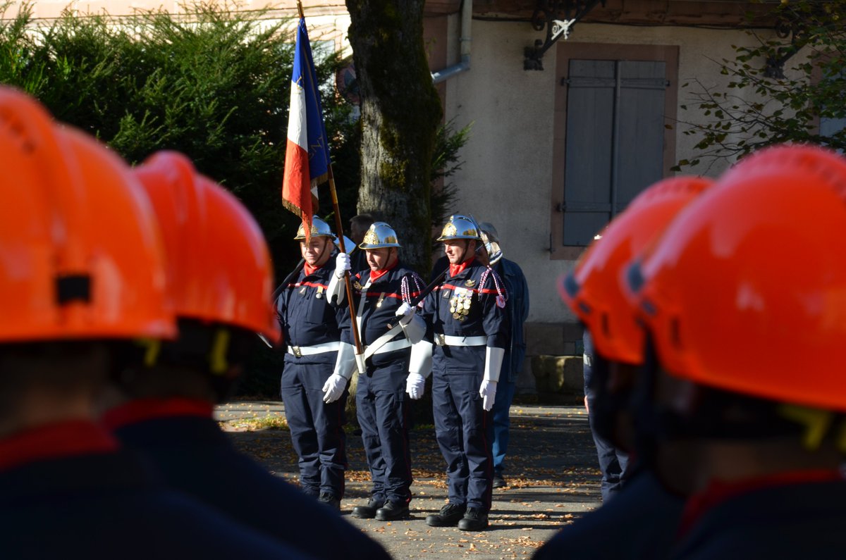 sdis68's tweet photo. 🎖Masevaux : distinctions au centre de secours le 09/10
▶️13 #sapeurs-#pompiers du centre de secours de #Masevaux ont vu leurs mérites récompensés, lors d’une cérémonie organisée sur le site de cette unité du corps départemental.
Cliquez ici 
👉 https://t.co/6GaDS1P1BL
📸K.Fluhr https://t.co/u94QSz68k4