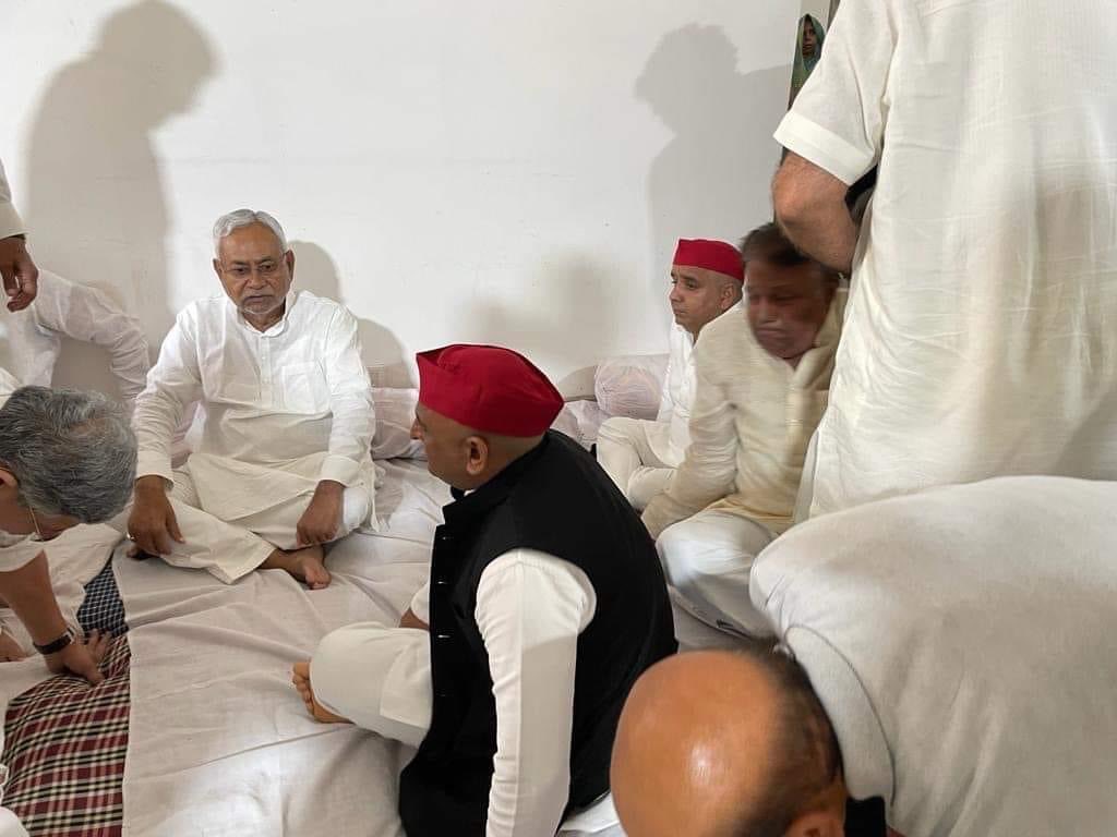 MangalYadavSP's tweet photo. एक दम नेताजी जी जैसे,

लग रहा है दर्शन दे दिए है ! https://t.co/xWSYdGUQrh