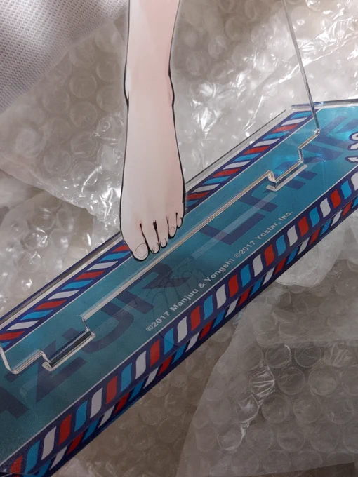 よりにもよってニーミちゃんのアクリルスタンドで不良品つかまされた…差し込み口が合わず全く刺さらない。花月はすんなり入ったのに、ニーミちゃんの方は無理矢理いれようとしても全く入っていかず、これ以上やると割れそう…問い合わせるか…最近こんなんばっかやん。明らかサイズが合ってないんよ 