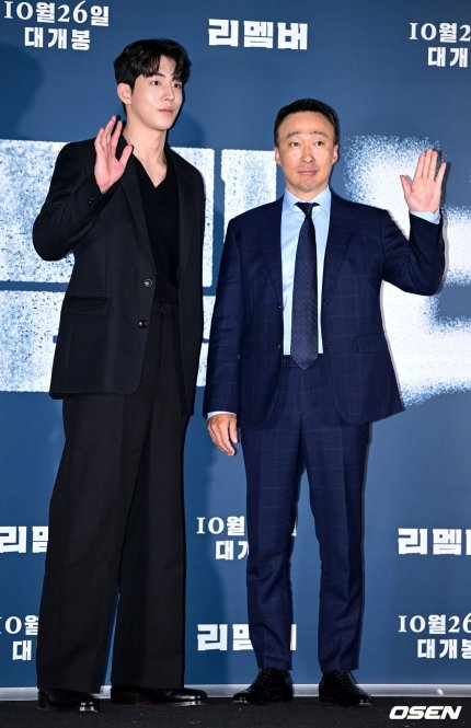 namrifiles's tweet photo. nam joohyuk with lee sungmin and director at press preview for the movie 'remember'📸
https://t.co/SldAiVC4wK https://t.co/3hODOLHyPu
