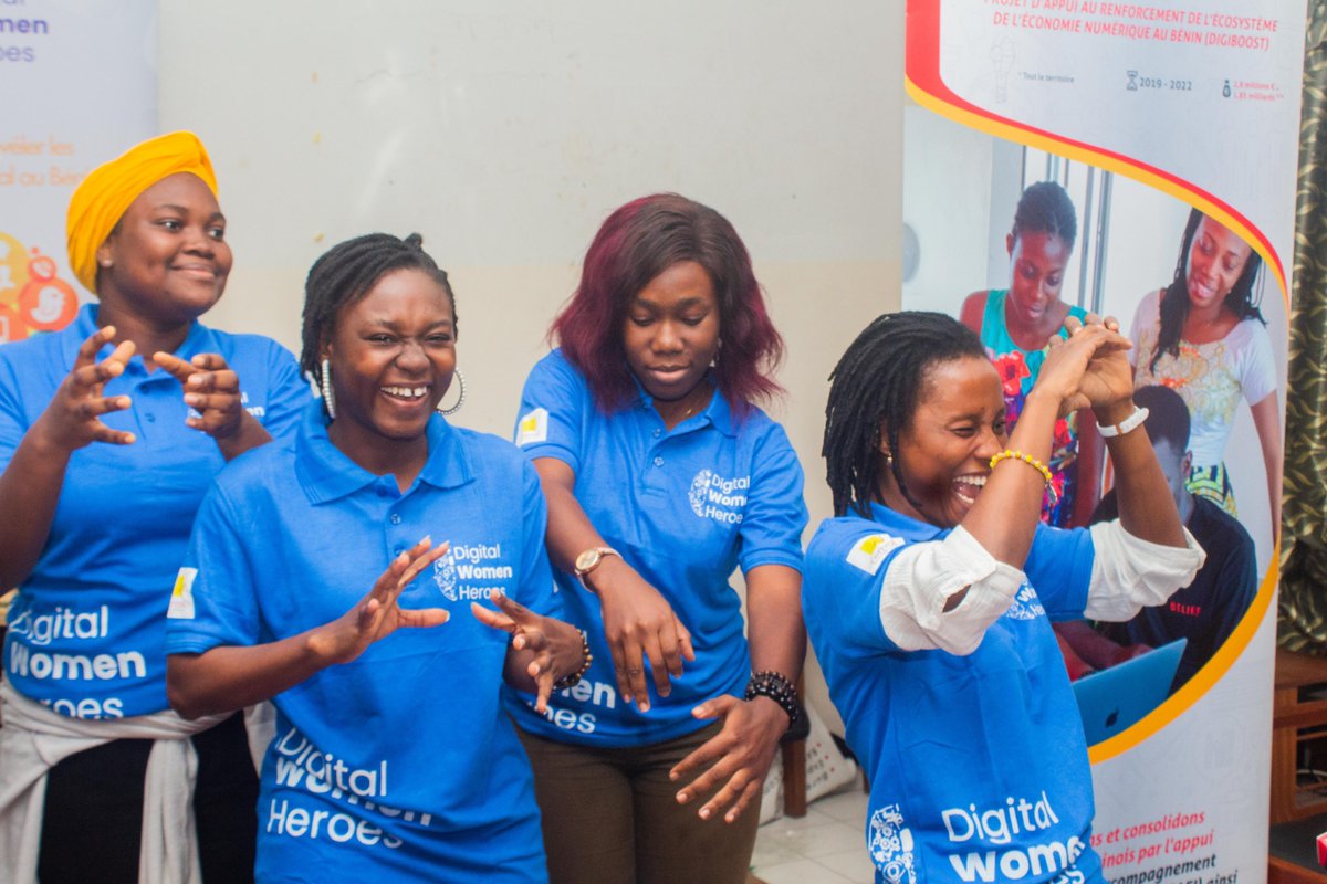 lEnvolBj's tweet photo. Tic tac tic tac ...
La première séance d'#idéation de nos #héroïnes a bel et bien eu lieu ce samedi 08 octobre au Chant d'oiseau de Cotonou grâce au soutien d' @EnabelauBenin à travers le projet #DigiBoost.
Avec @EliseeDITCHARE
#digitalwomenheroes #lenvol #GDSCUAC #enabel https://t.co/gJfgfu7Bn3
