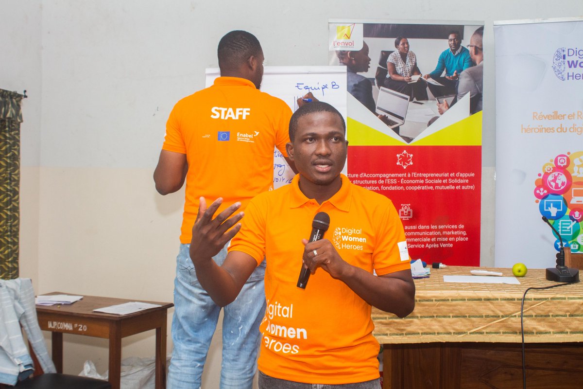 lEnvolBj's tweet photo. Tic tac tic tac ...
La première séance d'#idéation de nos #héroïnes a bel et bien eu lieu ce samedi 08 octobre au Chant d'oiseau de Cotonou grâce au soutien d' @EnabelauBenin à travers le projet #DigiBoost.
Avec @EliseeDITCHARE
#digitalwomenheroes #lenvol #GDSCUAC #enabel https://t.co/gJfgfu7Bn3