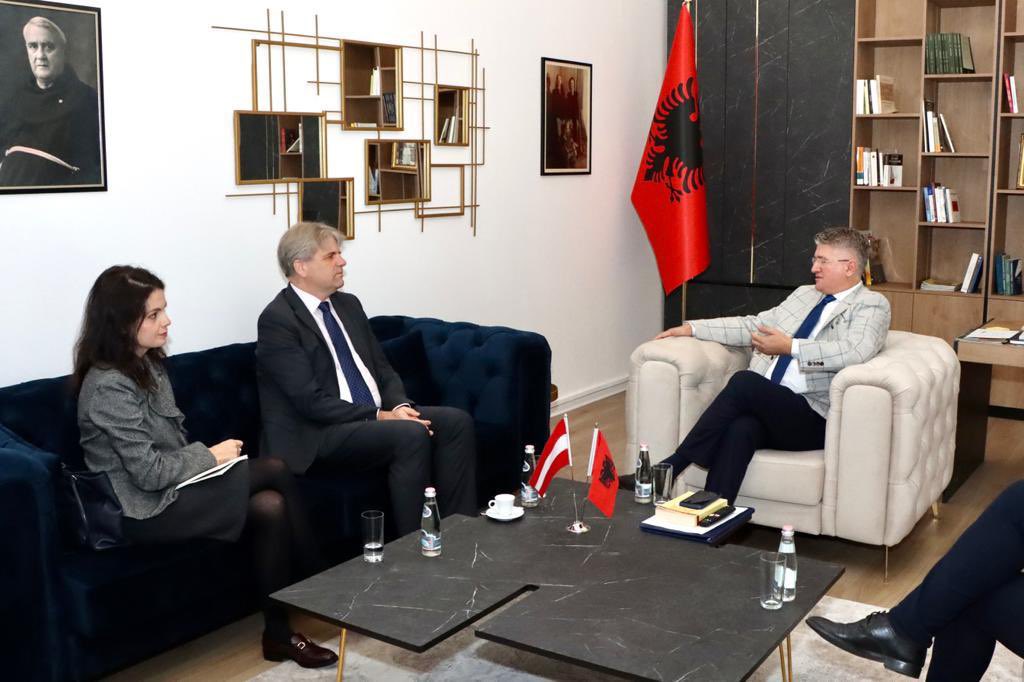 steinerbalkans's tweet photo. Shumë faleminderit Zv. Kryetar i Parlamentit 🇦🇱, Agron Gjekmarkaj për bisedën interesante dhe konstruktive, ku u fol ndër të tjera mbi rrugëtimin e shqipëtarëve drejt BE-së 🇪🇺 si dhe marrëdhëniet e shkëlqyera midis Austrisë 🇦🇹 dhe Shqipërisë🇦🇱. https://t.co/brEE0LCPNJ