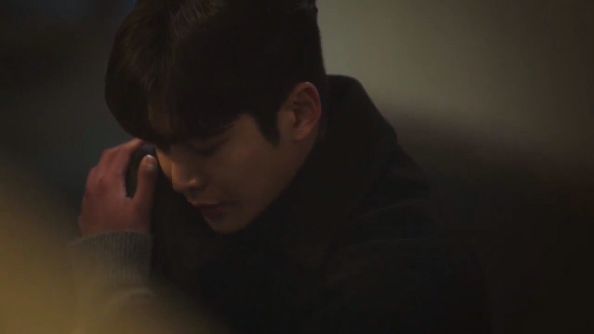 ‘Şu andan itibaren hiçbir şey duymuyorum. Kimse seni göremez. Yani burada ağlayabilirsin.’

   #SheWouldNeverKnow
[ #ROWOON • #WonJinA ]