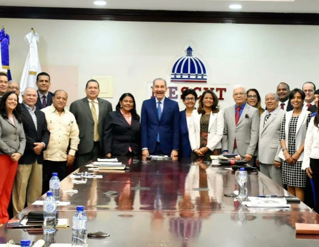 #Repost @fgarciafermin En el @mescytrd estamos comprometidos con la mejora continua; es por esto que nuestros esfuerzos están centrados en la transformación digital de todos nuestros servicios para los dominicanos. 🖥📡🔌