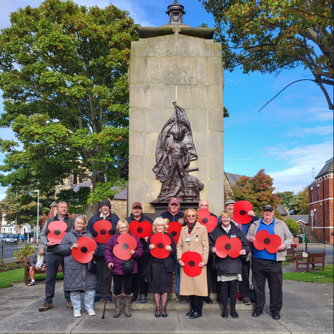 bridtowncouncil's tweet photo. Today the Veterans of Bridlington have placed the event poppies on the fencing around the War Memorial gardens in preparation for Remembrance Day. Thank you. ❤️ #lestweforget #wewillrememberthem https://t.co/7MzNvftCeM