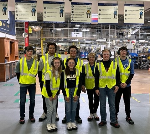 LBLocalSchools's tweet photo. 🎧 Did someone say PPE⁉️ The Liberty-Benton Manufacturing Concepts class toured Findlay’s Whirlpool Corporation and learned about the different processes involved in manufacturing top-quality dishwashers. #WeAreLB https://t.co/NuXKSjlIEu