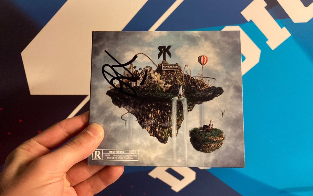 mehdiradio's tweet image. 🎁#concours 

RT/FOLLOW et tweet avec le #skyrockdedicace pour gagner le 📀 dédicacé de @Rk_Officiel77 

Tirage o sort 16h !!!! 

1 gagnant(e) 🏆
bonne chance à tous 😜