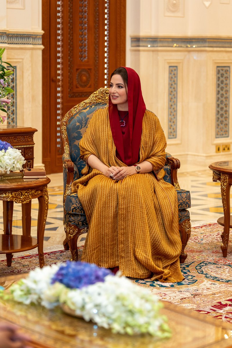 RoyalOmanFamily's tweet photo. #السّيّدةُ_الجليلةُ حرمُ جلالةِ السُّلطان المعظّم/ حفظها الله ورعاها/ تستقبل بقصر البركة العامر حرمَ رئيس #زنجبار في إطار زيارتها سلطنة #عُمان. https://t.co/GAtCrTgMAN