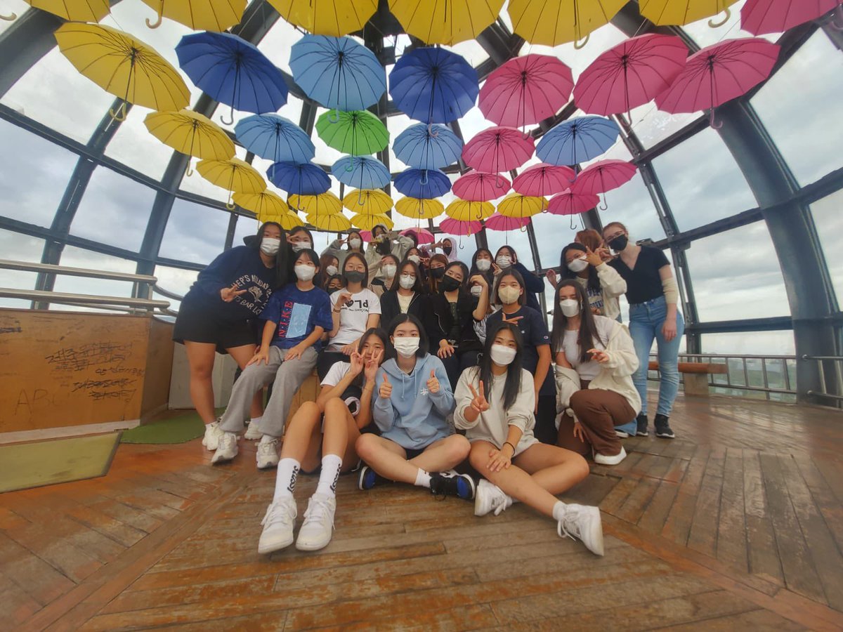 NLCSJeju_Bio's tweet photo. On top of the world!

Some of the yr 11 girls at the top of the observation tower in the Yeomiji botanical gardens!

#welovebiology #nlcsjeju #botanicalgardens https://t.co/iol5FFVVi8