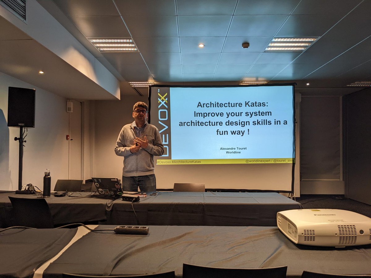 GeekSebG's tweet photo. Let's go with @touret_alex and Architecture Katas at #devoxxBE cc @WorldlineGlobal @worldlinexpert https://t.co/zoiX5puVeQ