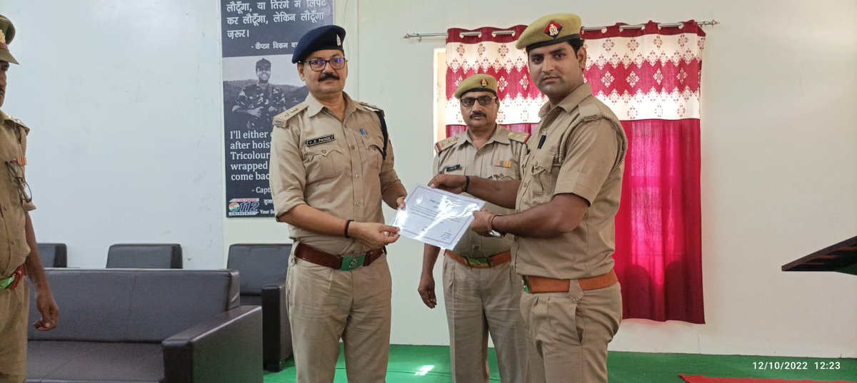 SunilSingh_11's tweet photo. आज अपर पुलिस अधीक्षक अपराध महोदय द्वारा पीआरबी पर नियुक्त नाइट शिफ्ट के कर्मियों की मीटिंग की गई तथा जनपद का रिस्पांस टाइम और बेहतर करने हेतु निर्देशित किया गया । https://t.co/811JvcXbJ4