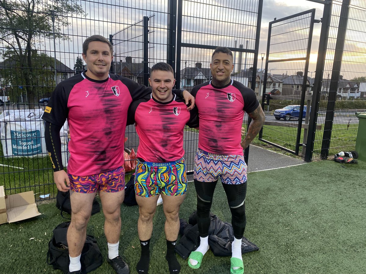 dan_baker8's tweet photo. Thanks to ⁦@myoddballs⁩ for sorting the ⁦@AberavonRFC⁩ boys out with new pants. Was well needed #coldnight #oddballs #🍤 https://t.co/vlVmjRUfOg
