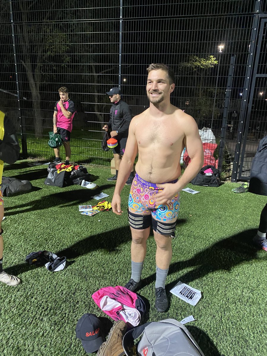 dan_baker8's tweet photo. Thanks to ⁦@myoddballs⁩ for sorting the ⁦@AberavonRFC⁩ boys out with new pants. Was well needed #coldnight #oddballs #🍤 https://t.co/vlVmjRUfOg
