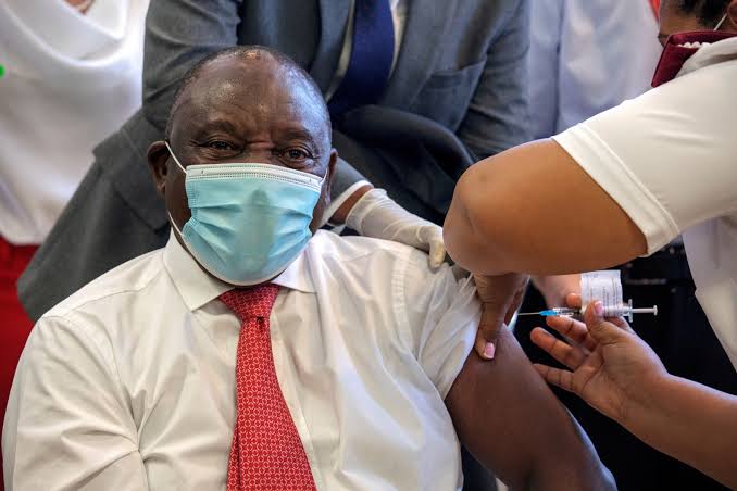 SiveXaluva's tweet photo. Pfiizer vaccine was not approved.

Cyril Ramaphosa committed Treason by approving and advertising/campaigning for vaccines to be injected on people. https://t.co/AvlESk6SLU