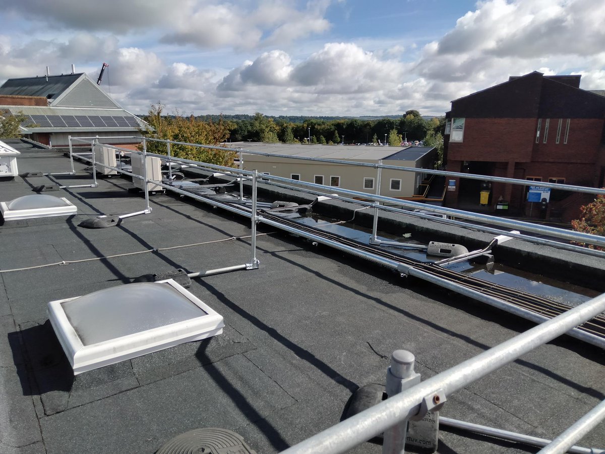 LtdTriangle's tweet photo. A recent job where we added some rooftop railings to a local hospital. These are used as a safety rail when maintenance is needed on the air con systems. Surveyed and installed in super quick time ☑️ #steelrailing #civilconstruction #civilcontractor #steelfabrication #counciljobs https://t.co/Cbo9o3PegS