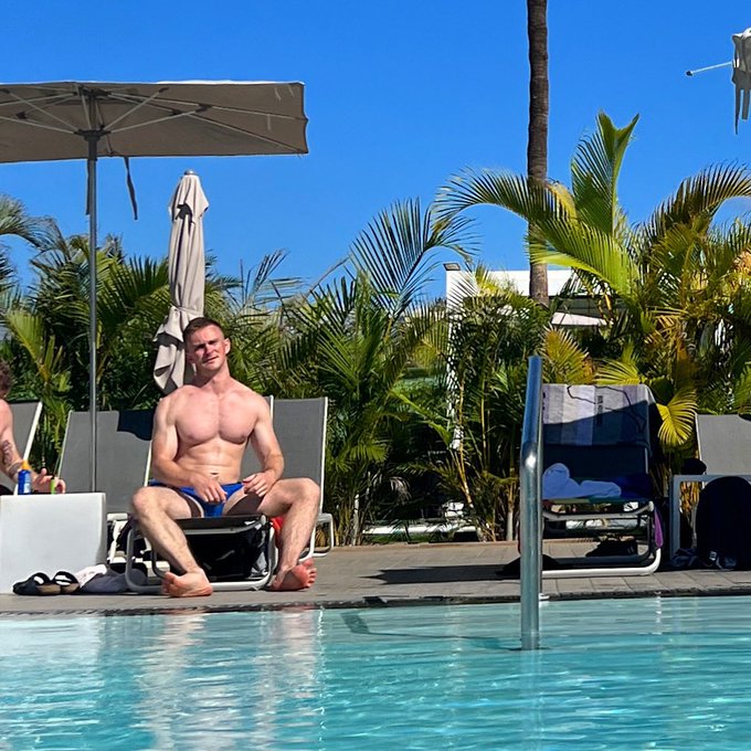 Come for a dip? https://t.co/jJsitGKpbh