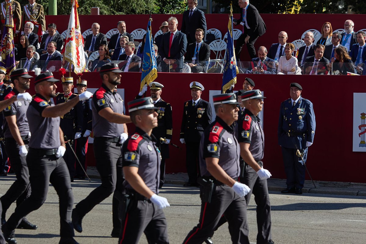 avtorresp's tweet photo. #Canarias ha estado muy presente en los actos de este  #DíaDeLaFiestaNacional con un reconocimiento especial a las fuerzas de seguridad, técnicos y científicos que participaron en la emergencia volcánica de #LaPalma.

#12Octubre https://t.co/rYumubDFWT