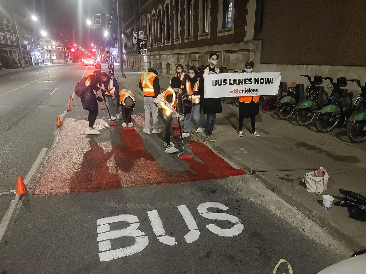 ttcriders's tweet photo. Our volunteers just did in 20 minutes what John Tory and Council couldn't get done in 8 years - they installed a pop-up #TTC bus lane on Dufferin Street. #topoli https://t.co/6Fo1WvfBht