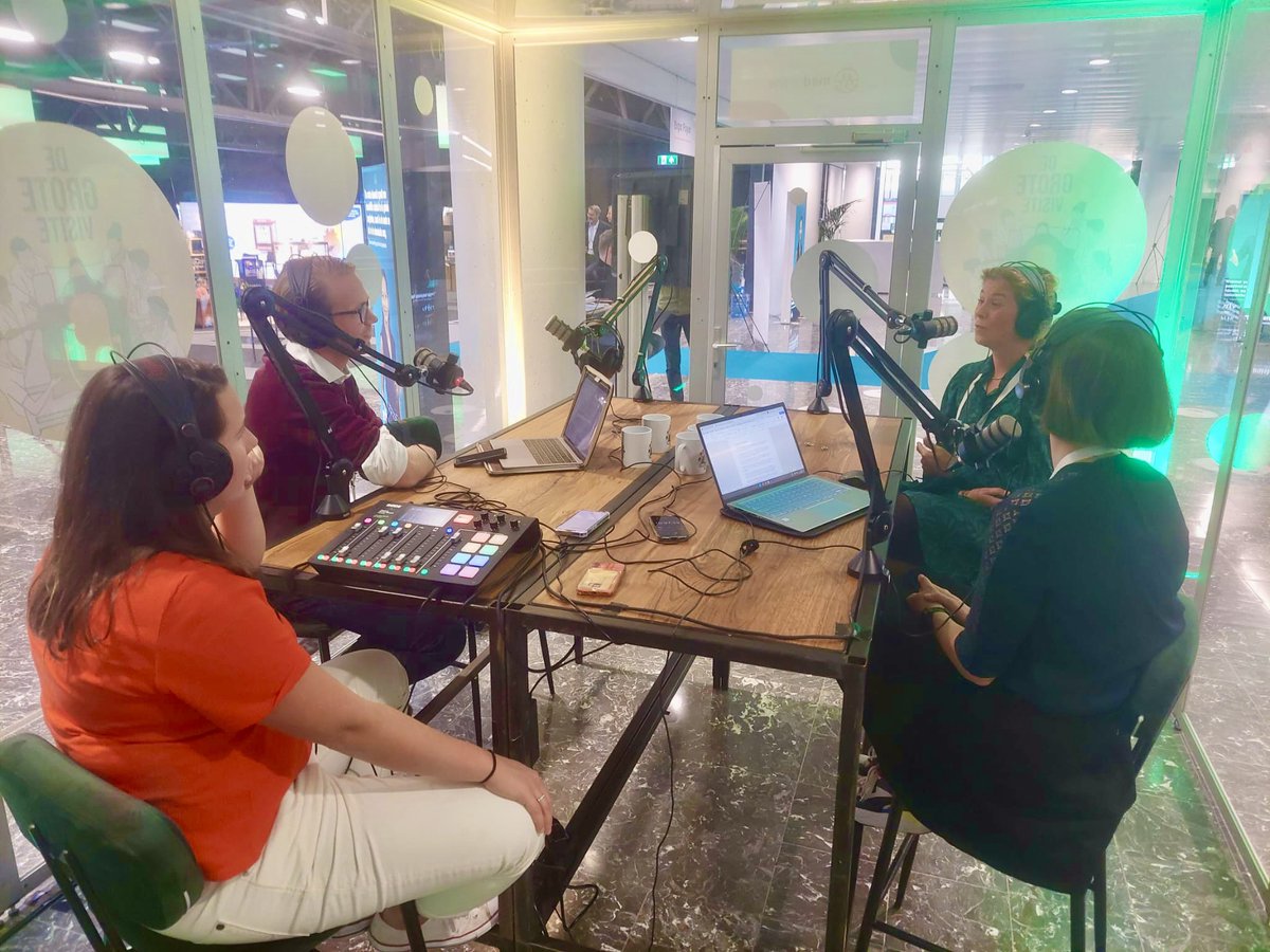 De komende dagen nemen we onze podcast live op vanuit ons glazen huis op de internistendagen! 

Eerste aflevering met <a href="/nicole_hunfeld/">Nicole Hunfeld</a> over de #circulaire IC is al opgenomen!

Kom even langs om hoi te zeggen, we hebben buttons om weg te geven! 😜