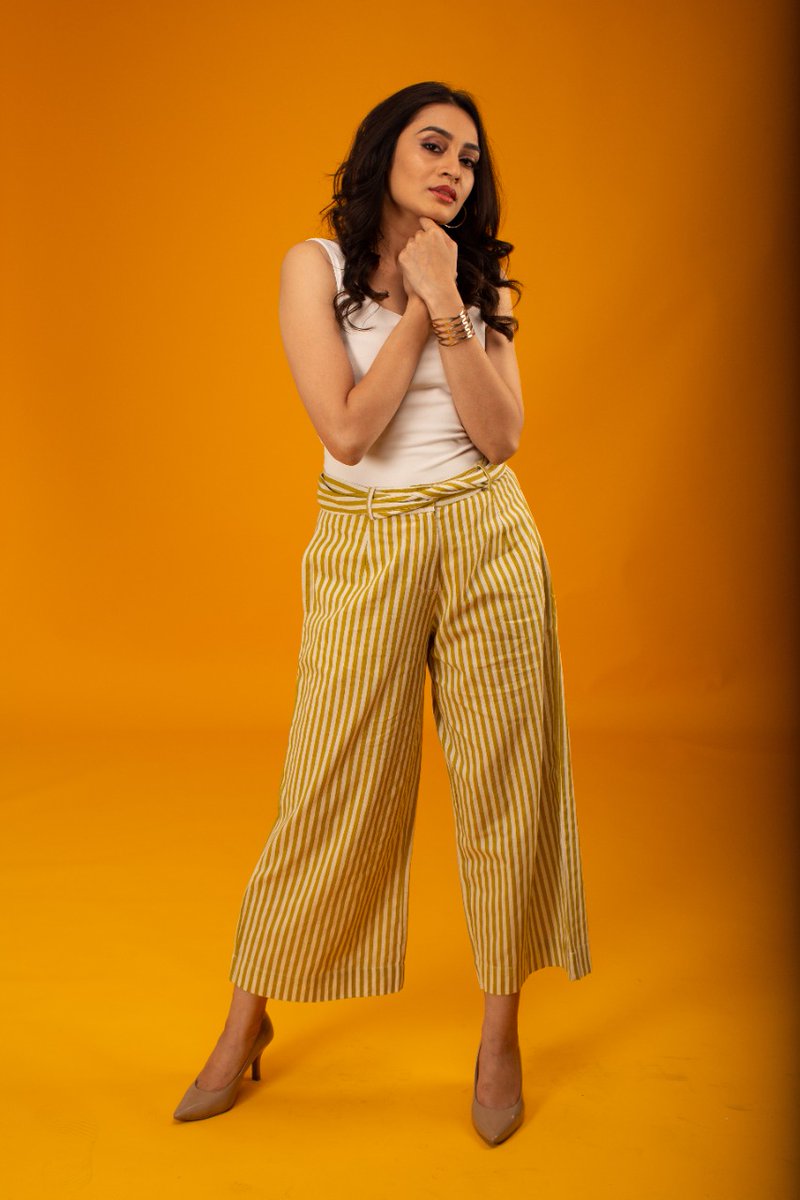 IamEluruSreenu's tweet photo. 2 Days to Go!๐
"#Neetho film will not be a Regular LOVE Story"
Gorgeous Beauty @RajSaathvika exudes mighty confidence about the film in the interviews โค๏ธ๐คฉ
#NeethoFromOct14th
@aberaam @balusharma14 @pruthvicreation @MillionDreams_C #VivekSagar @IamEluruSreenu https://t.co/jqyPRfqWVX