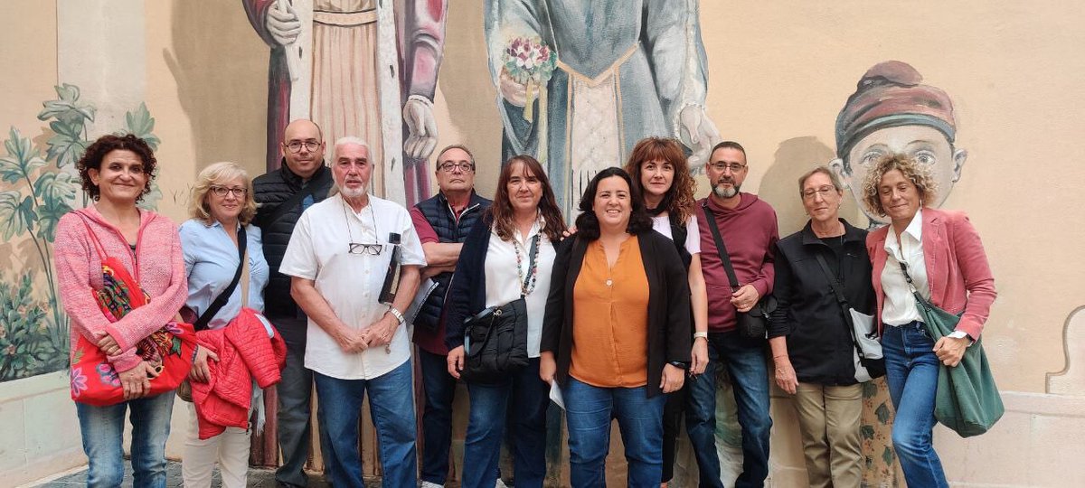 Yolanda_Lofer_'s tweet photo. Llegar a consensos siempre es necesario en política, y más en tiempos en dónde las mayorías ya no se dan, pero sobretodo en tiempos difíciles y de crisis.

Firmamos un acuerdo de presupuestos con el gobierno municipal de El Vendrell. #Vendrell #Miercoles 
#Hilo 👇🏼 https://t.co/w9kXfDYr51