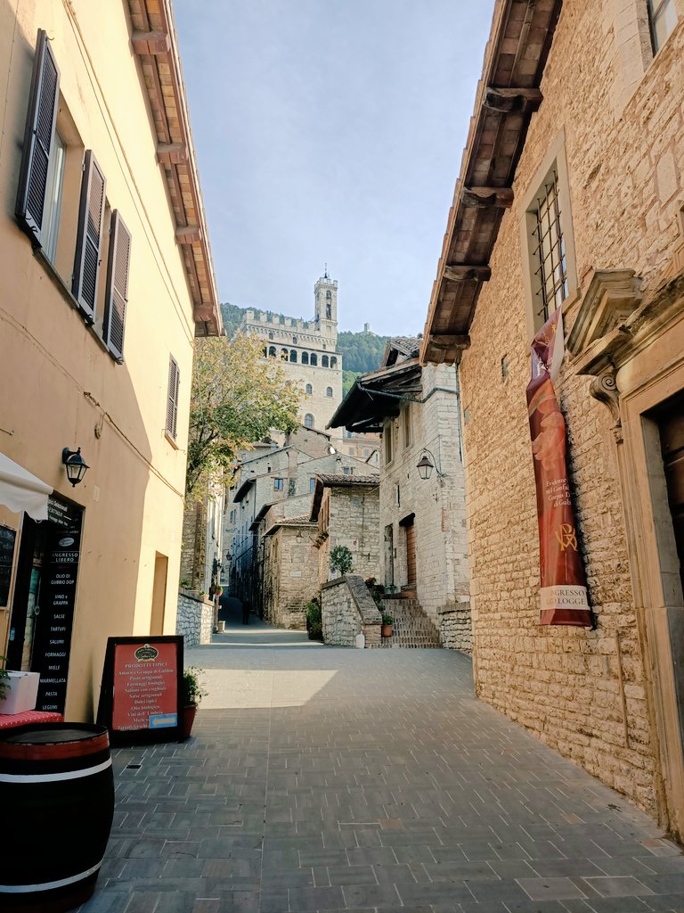 ArnaudRam's tweet photo. Gubbio...superbe petite ville Ombrienne https://t.co/8YAPk2I6tN