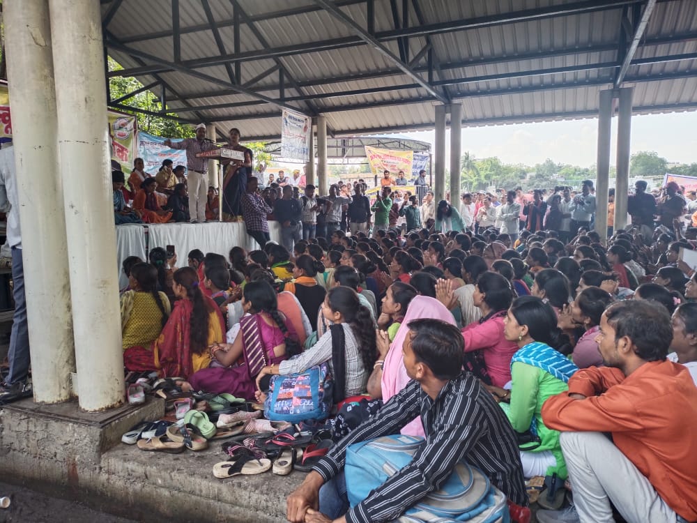 tKOTjXaSPcZSGuu's tweet photo. #आतिथि शिक्षकों का आंदोलन,नीलम पार्क भोपाल,
नियमितीकरण की मांग को लेकर,उमड़ा जनसैलाब,
आंदोलन जारी।
@KunalChoudhary_ @jitupatwari @pcsharmainc @JVSinghINC @digvijaya_28 @aajtak @News18MP https://t.co/QBq7J1ZpNm